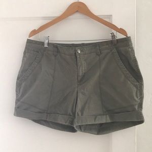 Mountain hardware hiking shorts